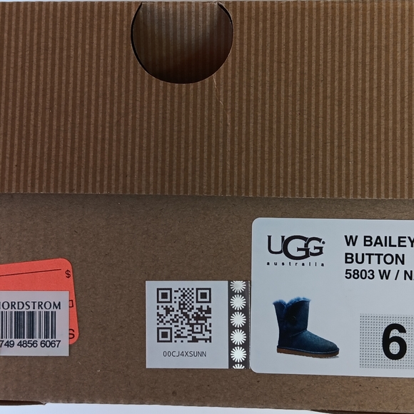 UGG w Bailey Button Navy - Picture 8 of 13